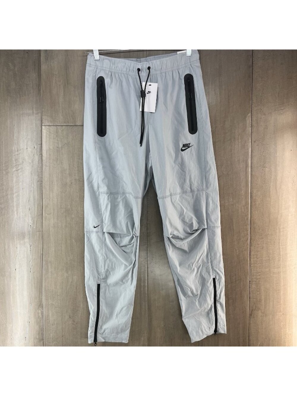 Nike Men's Tech Woven Lightweight Open Hem Pants Gray Size Medium IB6663-012